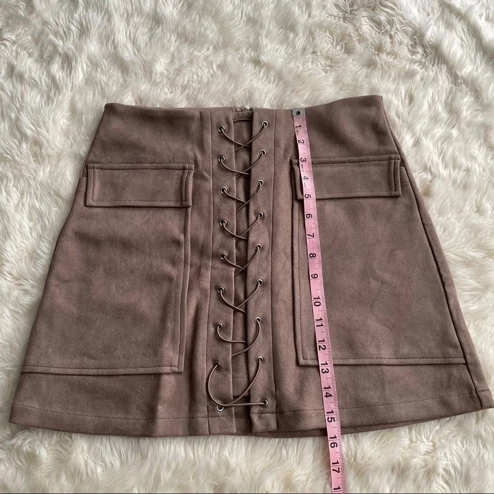 DO+BE skirt faux suede lace up mini with pockets neutral M